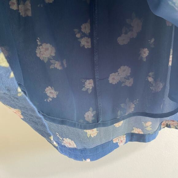 American Eagle Floral Mini Skirt - Size Small - Trendy & Chic - Picture 4 of 9